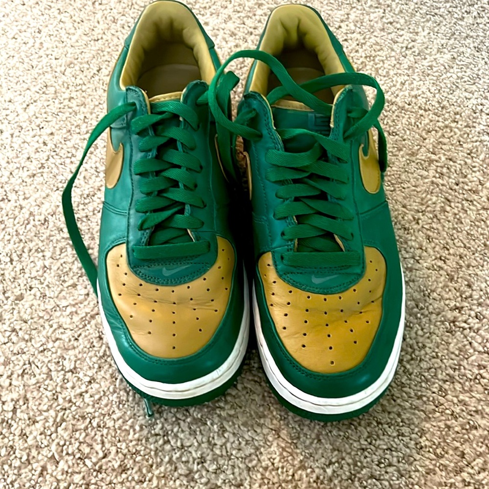 Size 8.5 Nike Air Force 1 Premium LeBron svsm 2004